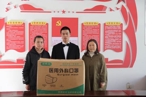 口罩捐赠现场